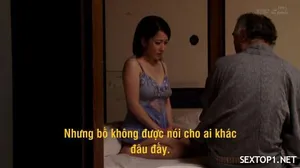 Má dâm lén lút với hai cậu bạn thân của con trai