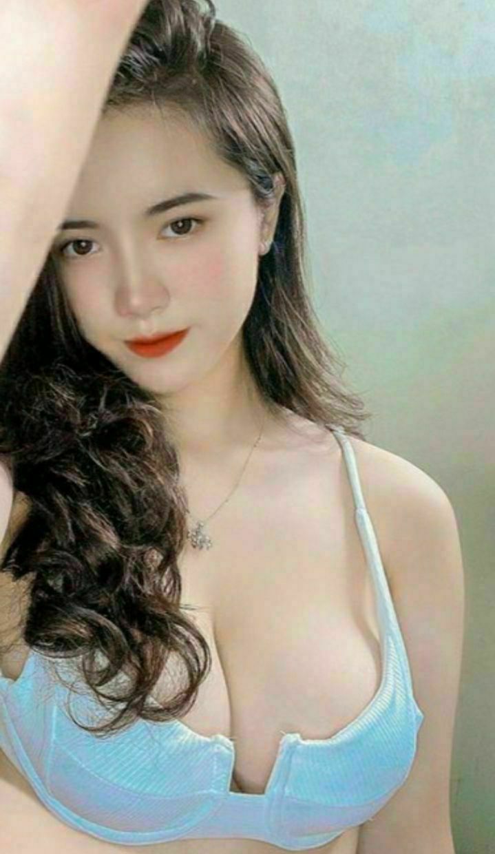 Được em nữ y tá xinh đẹp bú đầu khấc